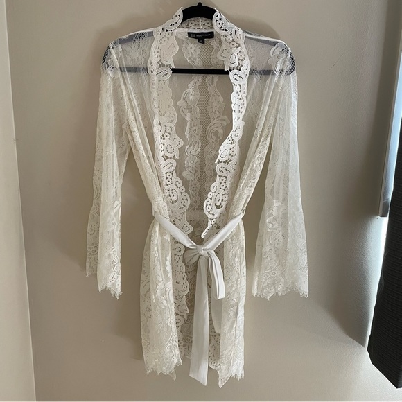 Inc INTERNATIONAL CONCEPTS Floral Scalloped Lace Wrap 3/4 Length Robe, size XS - Picture 2 of 13